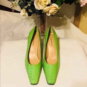 Beautiful lime green Karen Scott heels